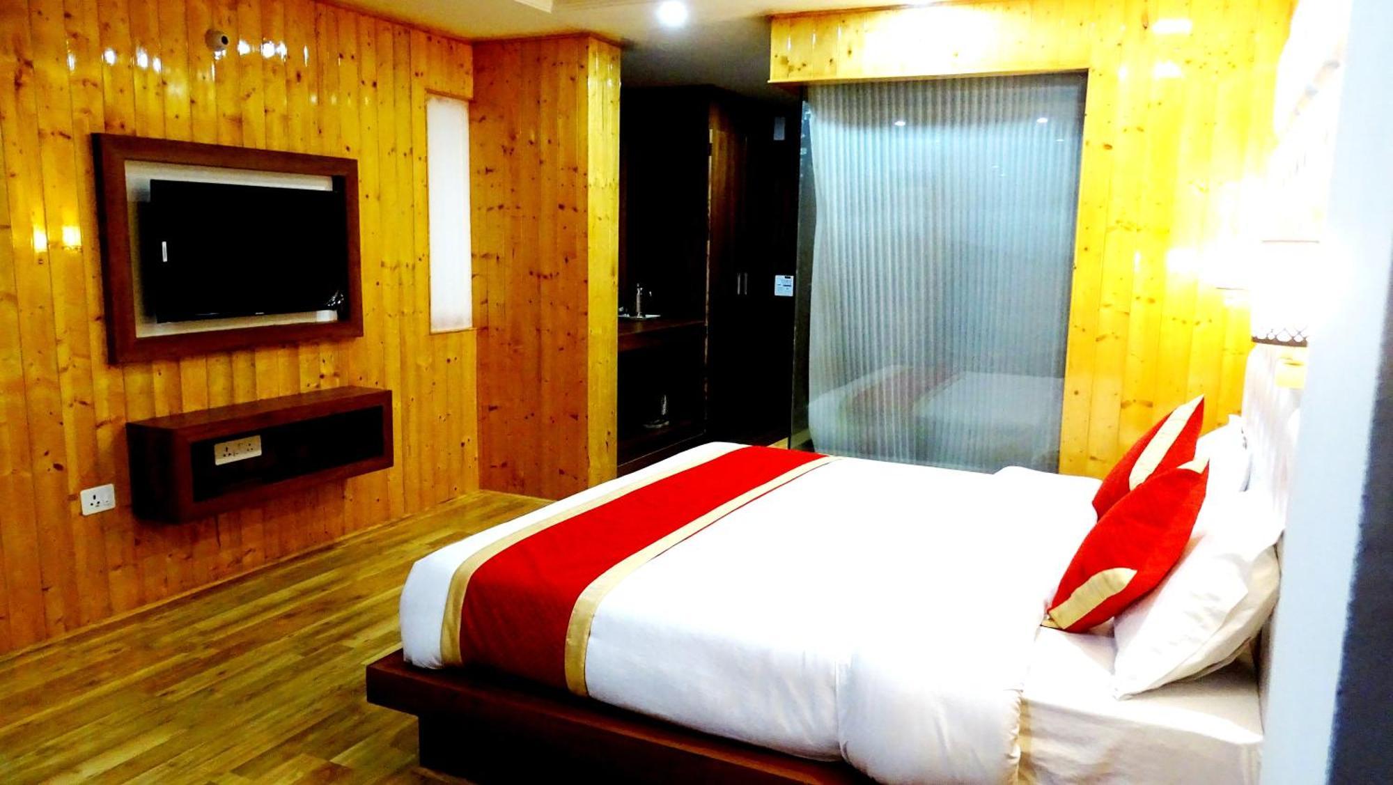Humble Holiday Inn Kufri Simla Eksteriør bilde